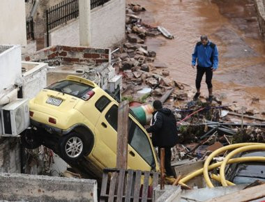 Δημόσια δαπάνη οι κηδείες των θυμάτων της θεομηνίας με απόφαση του Π. Σκουρλέτη